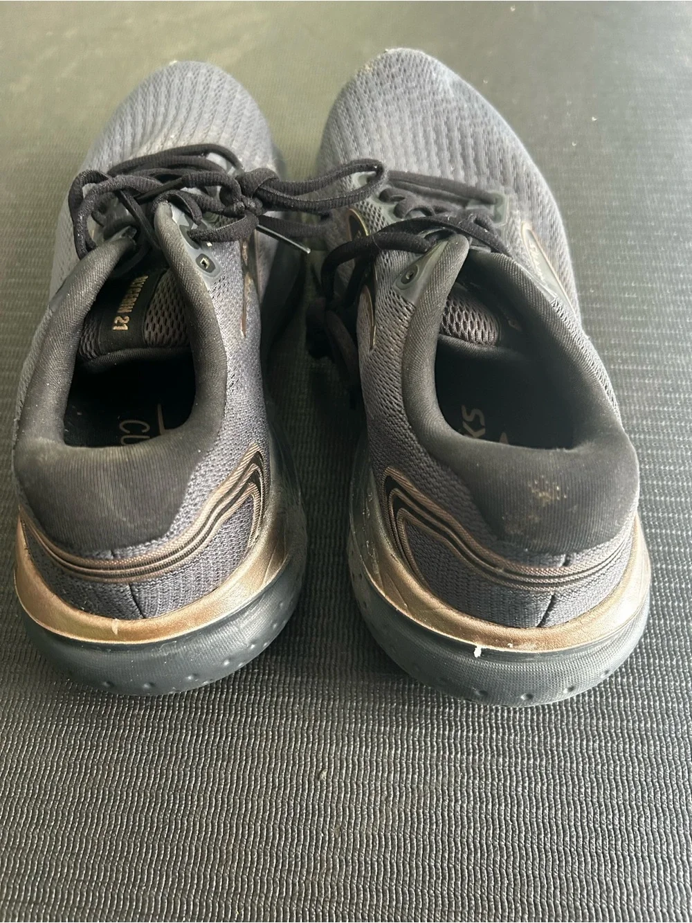 Brooks Glycerin 21 Women’s Running Shoes Size 10 Gray Black Neutral Cushion